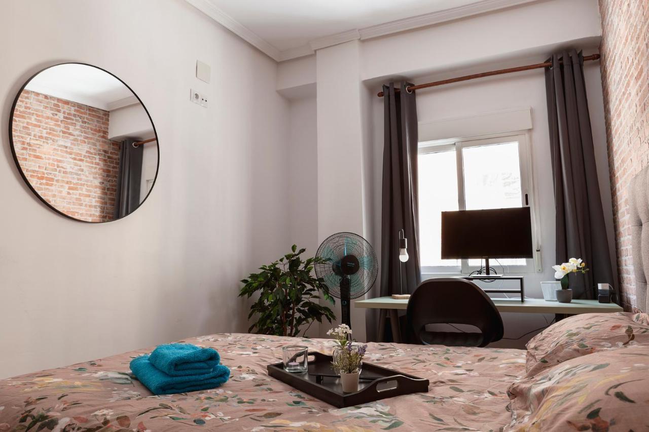 Luxury Artistic Digital Nomad 2 Bedroom W/Terrace Valencia Exterior photo